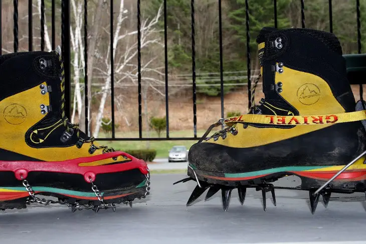 Crampons vs. microspikes: choosing the best option for winter hiking Crampons and microspikes on boots