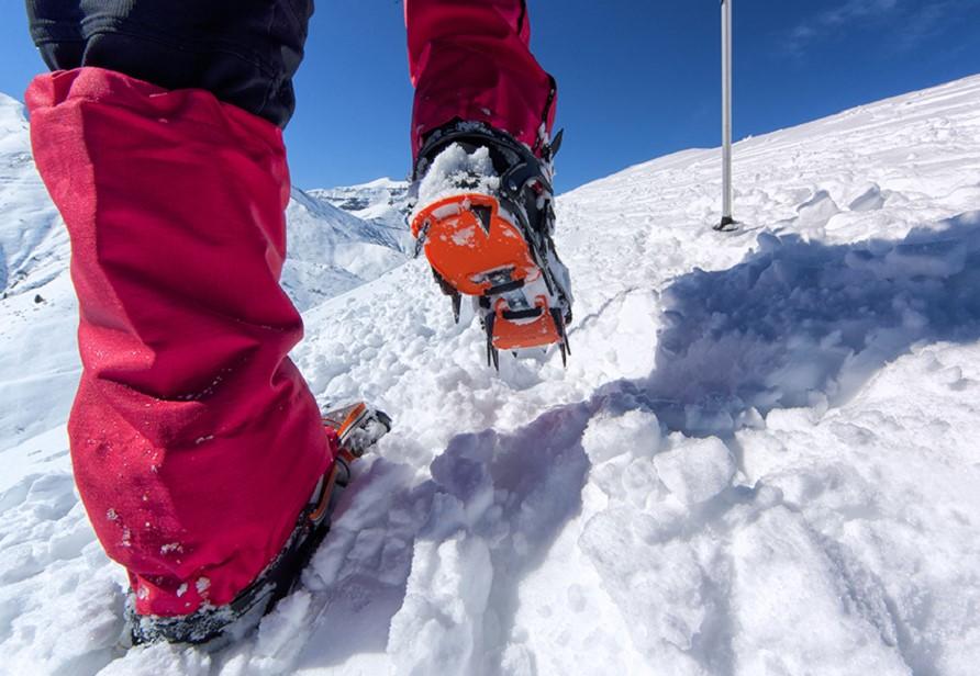 Crampons vs. microspikes: choosing the best option for winter hiking best crampos
