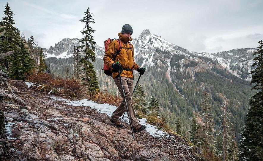 What to wear hiking in fall: best practices! gloves