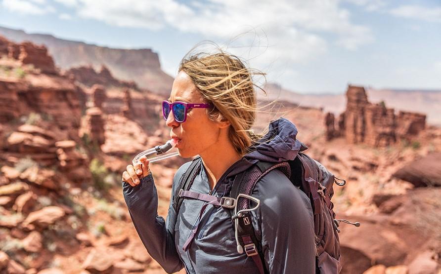 What to wear hiking in summer and the ultimate summer hiking outfit guide hydration packs