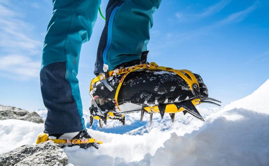 Crampons vs. microspikes: choosing the best option for winter hiking usage