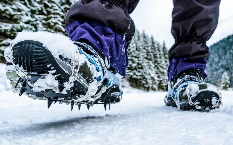 Crampons vs. microspikes: choosing the best option for winter hiking winter hiking