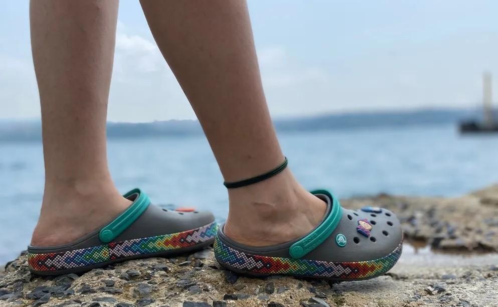 Facts to Know: Can You Wear Crocs for Hiking? crosc barefoot