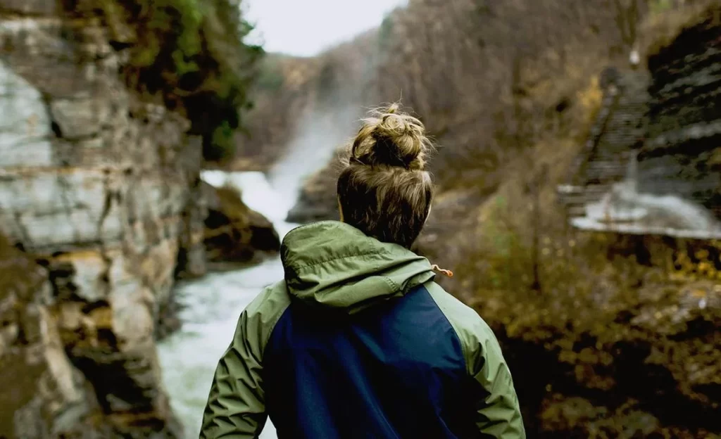 messy man bun hairstyle